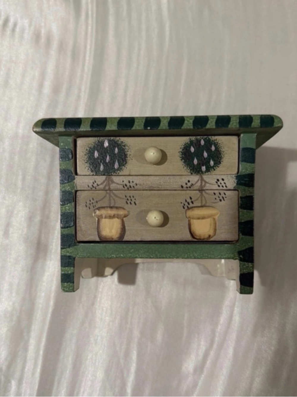 Mills River 1990s folk-art style collection Dollhouse dresser